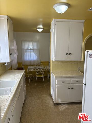 10210 S Manhattan Place, Los Angeles, CA 90047