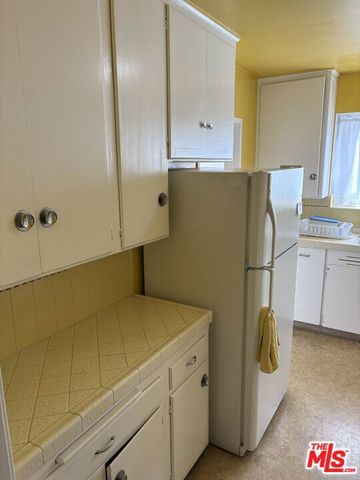 10210 S Manhattan Place, Los Angeles, CA 90047