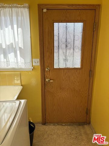 10210 S Manhattan Place, Los Angeles, CA 90047