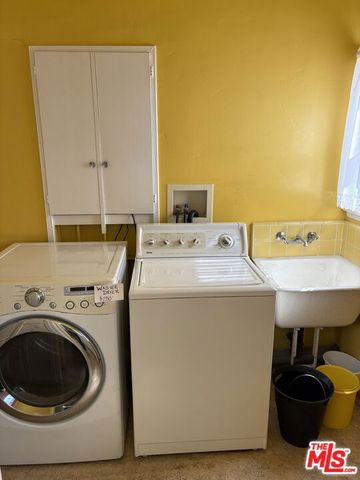 10210 S Manhattan Place, Los Angeles, CA 90047