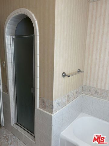 10210 S Manhattan Place, Los Angeles, CA 90047