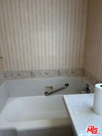 10210 S Manhattan Place, Los Angeles, CA 90047