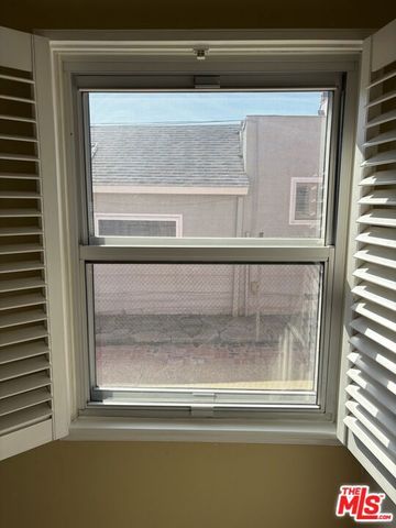 10210 S Manhattan Place, Los Angeles, CA 90047