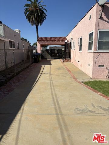 10210 S Manhattan Place, Los Angeles, CA 90047