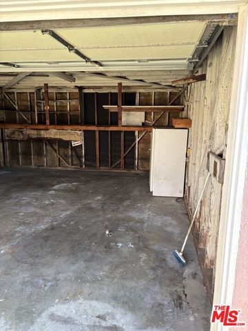 10210 S Manhattan Place, Los Angeles, CA 90047