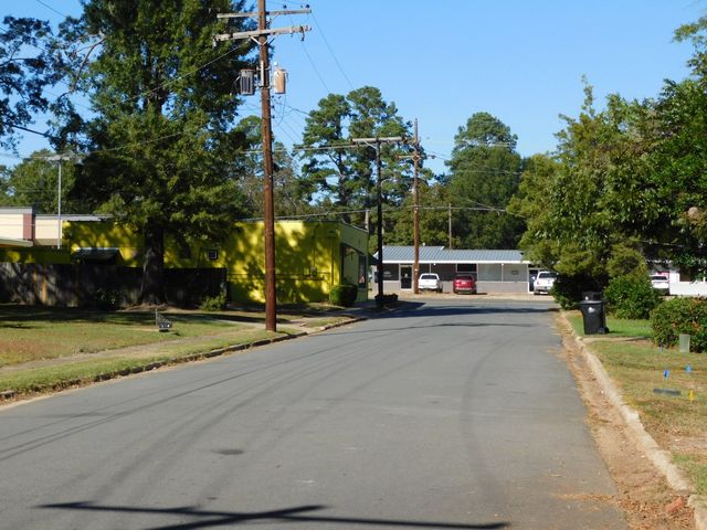 201 NW 4TH Street, Springhill, LA 71075