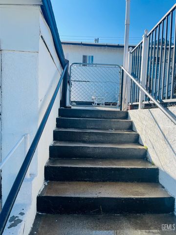 407 E Street, Taft, CA 93268