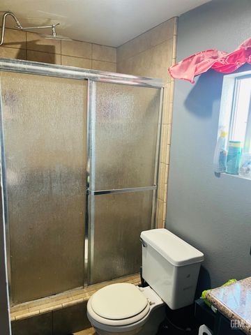 407 E Street, Taft, CA 93268