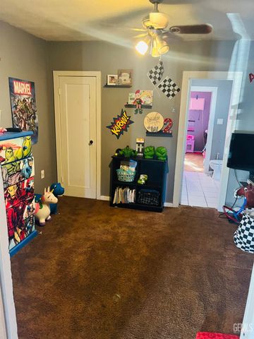 407 E Street, Taft, CA 93268