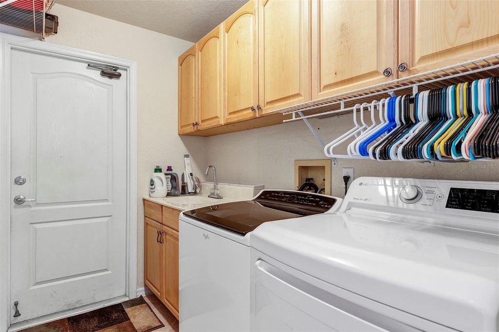 Image 38 of property listing at 3556 AMACA CIRCLE, Orlando, FL 32837