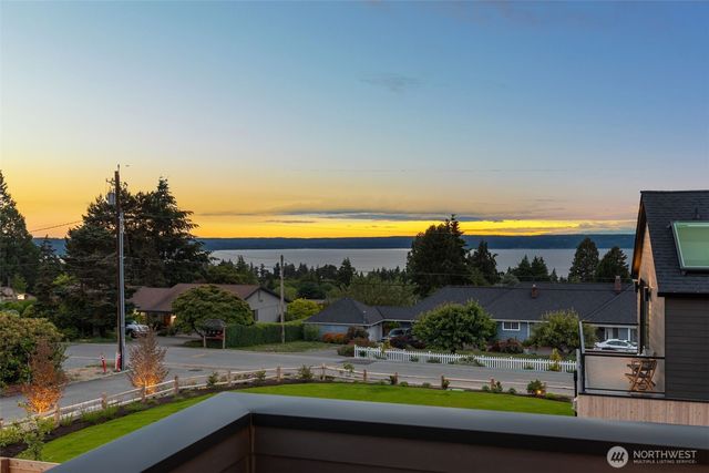 18636 2nd Avenue SW, Normandy Park, WA 98166
