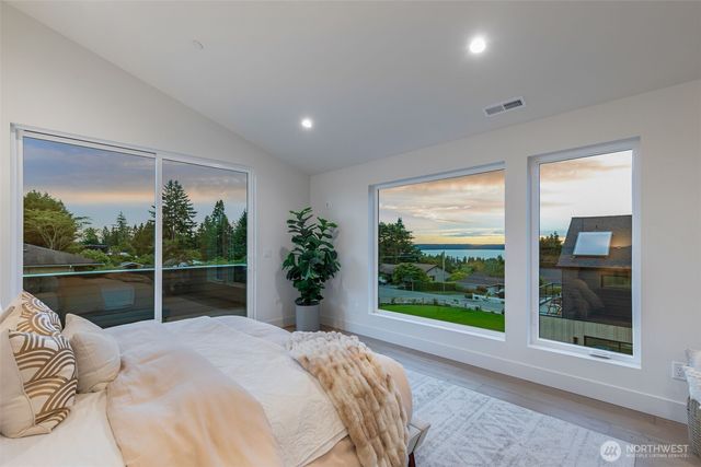 18636 2nd Avenue SW, Normandy Park, WA 98166