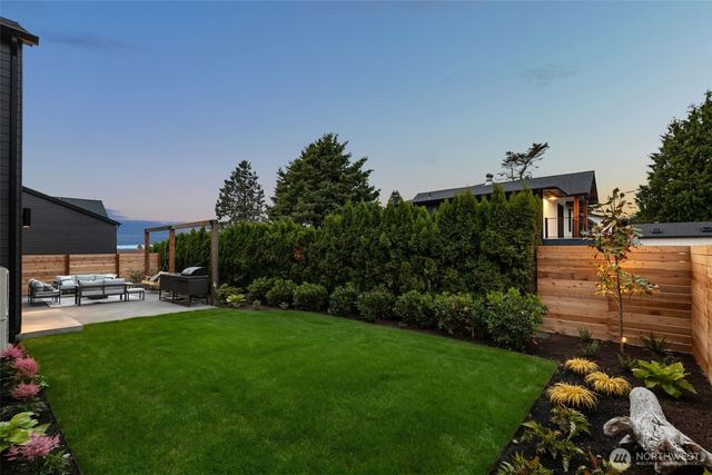 18636 2nd Avenue SW, Normandy Park, WA 98166