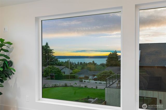 18636 2nd Avenue SW, Normandy Park, WA 98166