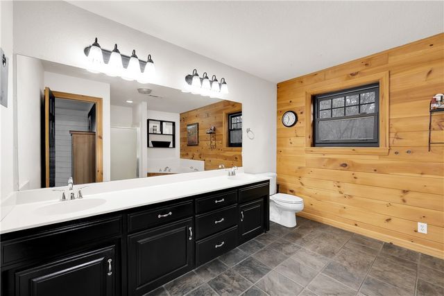 12825 E Wallin Mountain Road, West Fork, AR 72774