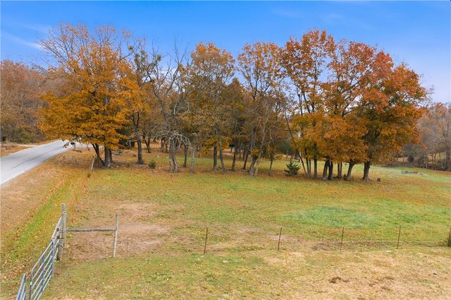 12825 E Wallin Mountain Road, West Fork, AR 72774