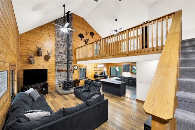 12825 E Wallin Mountain Road, West Fork, AR 72774