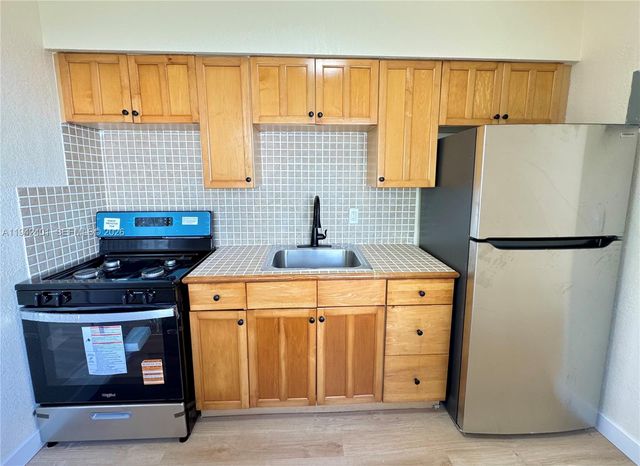 715 NE 122 St 4, North Miami, FL 33161