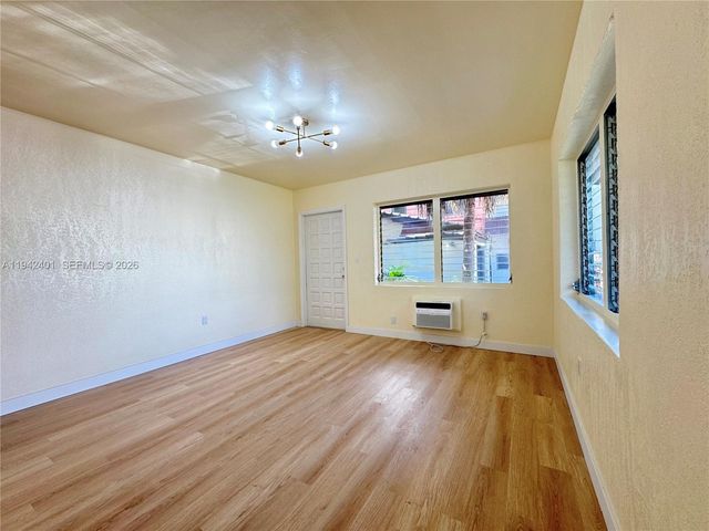 715 NE 122 St 4, North Miami, FL 33161