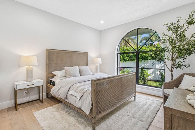 48 Harbour Drive N, Ocean Ridge, FL 33435