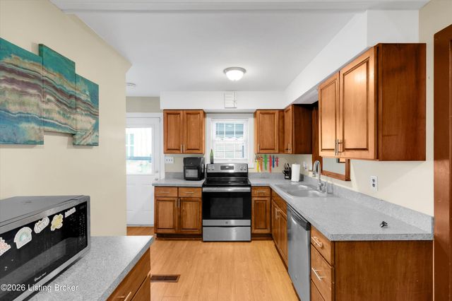 4616 Hillside Dr, Louisville, KY 40216