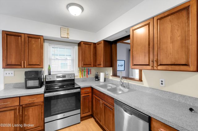 4616 Hillside Dr, Louisville, KY 40216