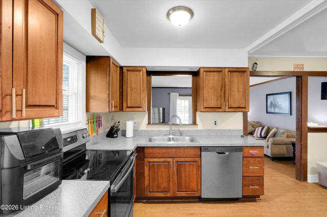 4616 Hillside Dr, Louisville, KY 40216