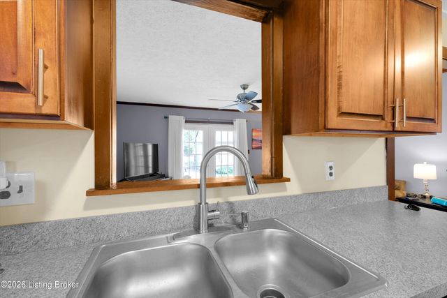 4616 Hillside Dr, Louisville, KY 40216