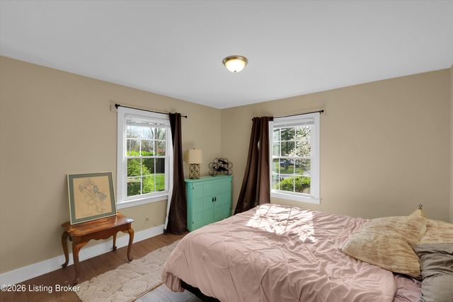 4616 Hillside Dr, Louisville, KY 40216