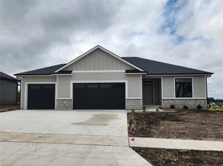 3302 SE Bannister Drive, Ankeny, IA 50021