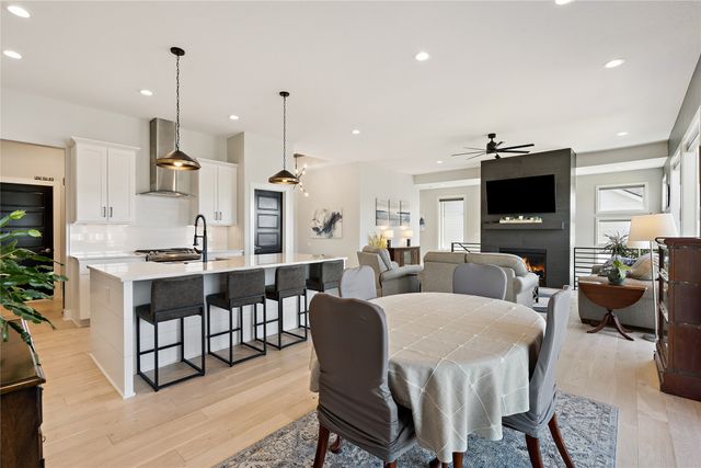 14601 Sutton Drive, Urbandale, IA 50323