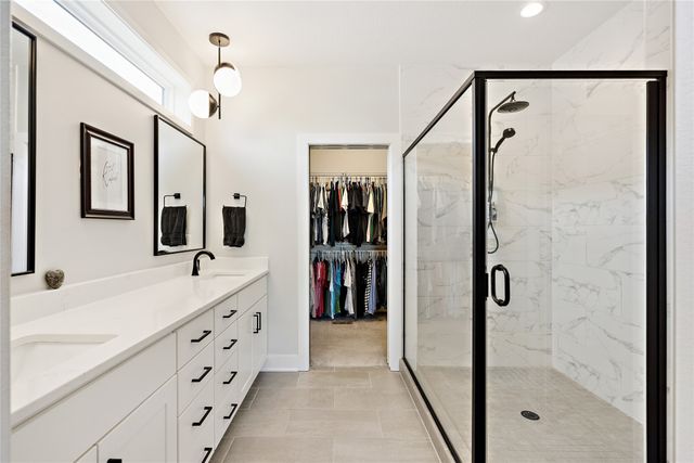 14601 Sutton Drive, Urbandale, IA 50323