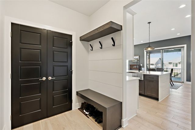 14601 Sutton Drive, Urbandale, IA 50323