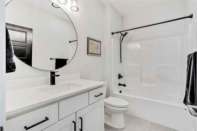 14601 Sutton Drive, Urbandale, IA 50323