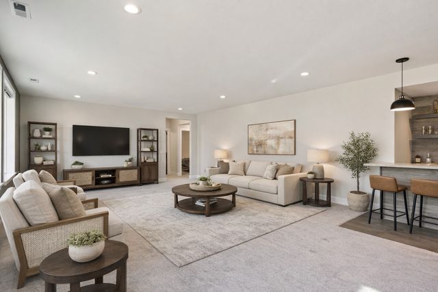 14601 Sutton Drive, Urbandale, IA 50323