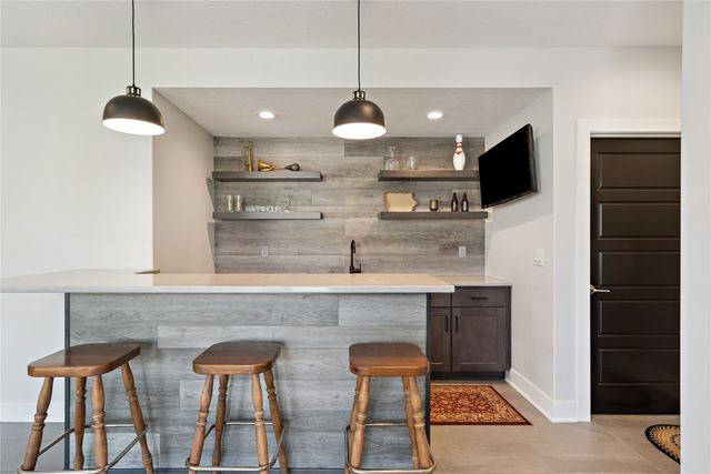 14601 Sutton Drive, Urbandale, IA 50323