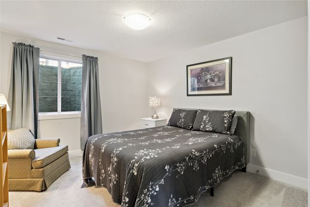 14601 Sutton Drive, Urbandale, IA 50323