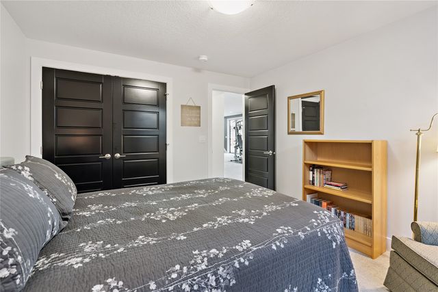 14601 Sutton Drive, Urbandale, IA 50323