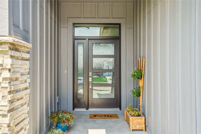 14601 Sutton Drive, Urbandale, IA 50323