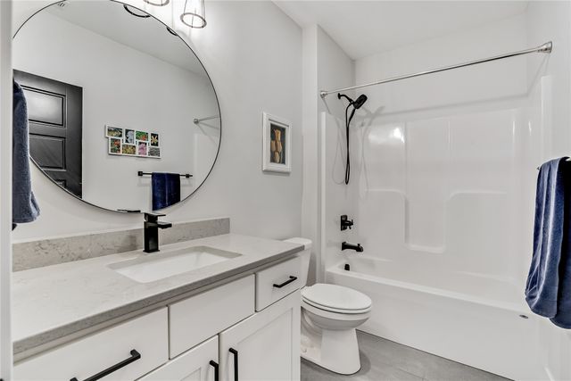 14601 Sutton Drive, Urbandale, IA 50323