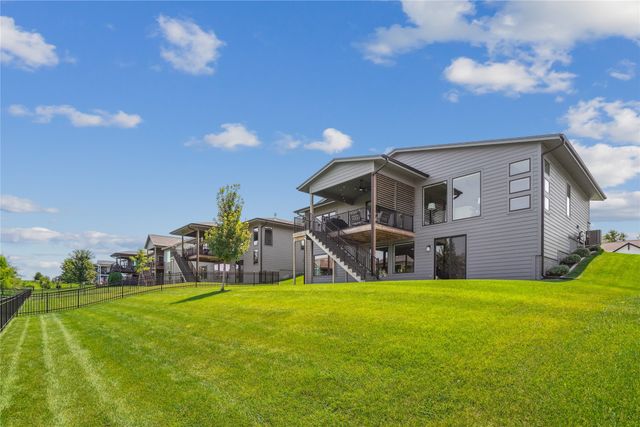 14601 Sutton Drive, Urbandale, IA 50323