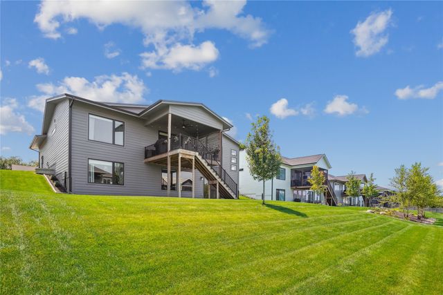 14601 Sutton Drive, Urbandale, IA 50323