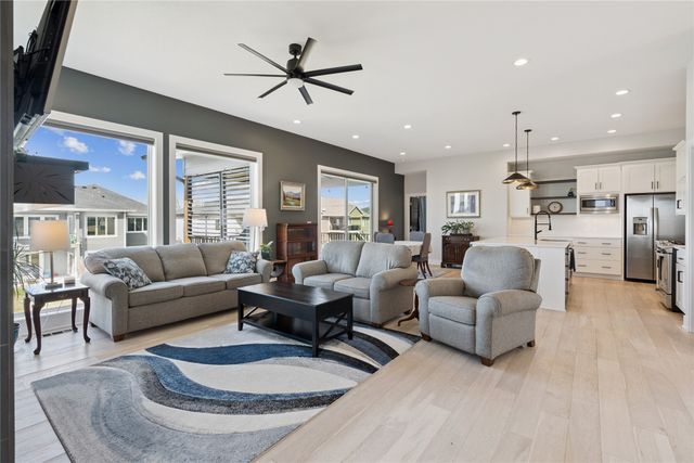 14601 Sutton Drive, Urbandale, IA 50323