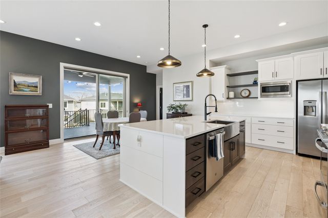 14601 Sutton Drive, Urbandale, IA 50323