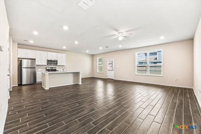 2521 Ayers Drive, Seguin, TX 78155