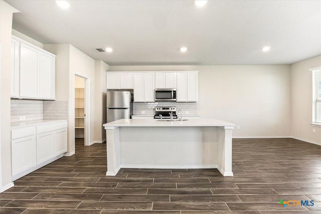2521 Ayers Drive, Seguin, TX 78155