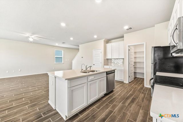 2521 Ayers Drive, Seguin, TX 78155