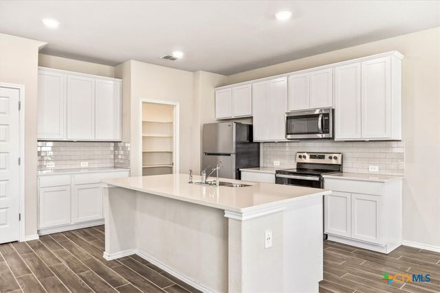 2521 Ayers Drive, Seguin, TX 78155