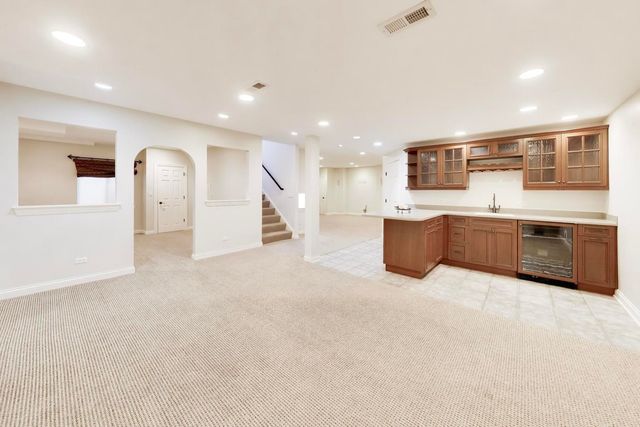 2587 Chestnut Avenue, Glenview, IL 60026