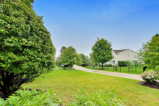 2587 Chestnut Avenue, Glenview, IL 60026